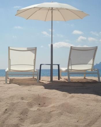 Top 19 Books to Read on Your 2025 Luxury Getaway